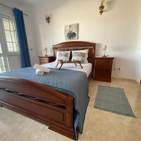 Ferienhaus Moradia Olival- Bbq, 2 Quartos, Quintal