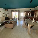בית נופש Moradia Olival- Bbq, 2 Quartos, Quintal *
