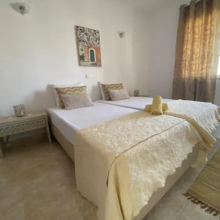 Moradia Olival- Bbq, 2 Quartos, Quintal Сasa de vacaciones
