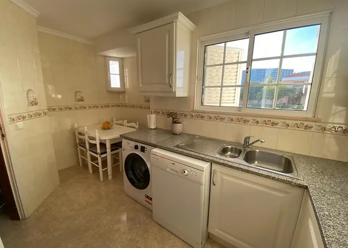 Moradia Olival- Bbq, 2 Quartos, Quintal Albufeira