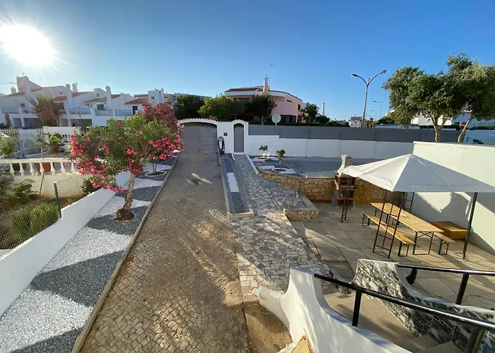 Moradia Olival- Bbq, 2 Quartos, Quintal Albufeira