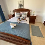 Moradia Olival- Bbq, 2 Quartos, Quintal بيت للعطل *