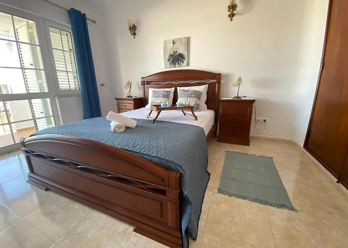 Vakantiehuis Moradia Olival- Bbq, 2 Quartos, Quintal